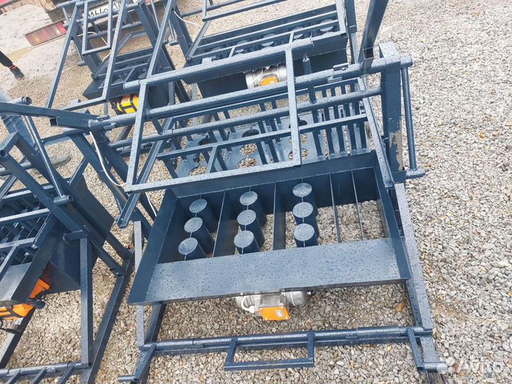 Станок для производства шлакоблока, с завода