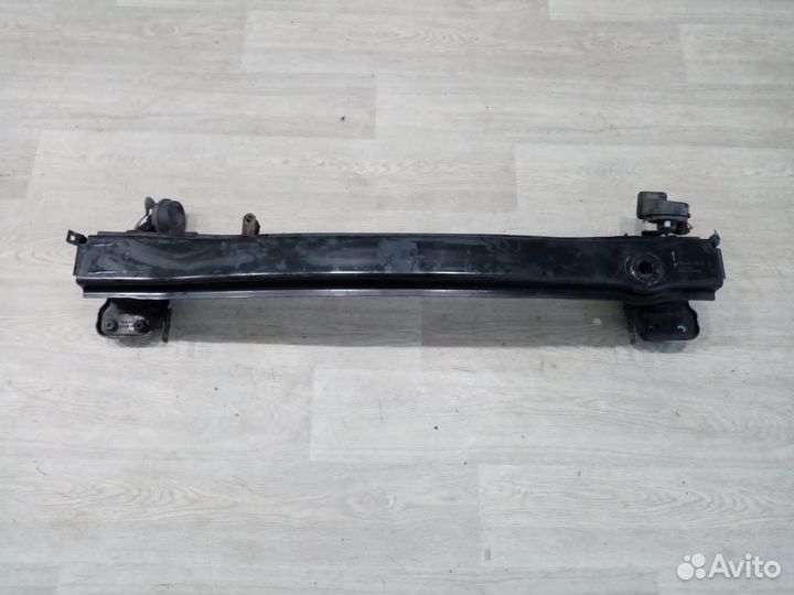 Усилитель переднего бампера Skoda Yeti