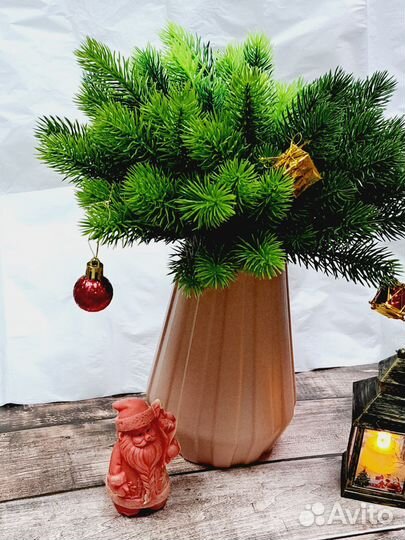 Еловая ветка искусственная