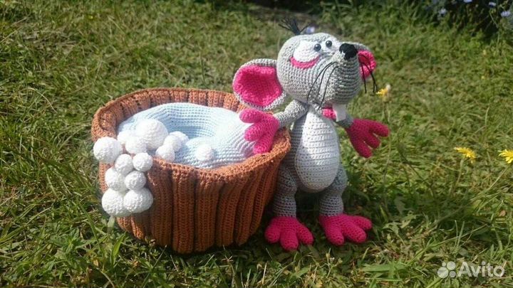 Крыса в бочке. Ручная работа. Вязаные