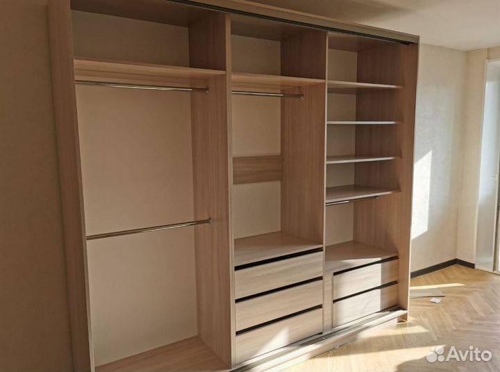 Зеркальный шкаф