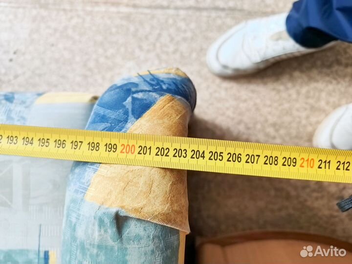 Детская кровать и шкаф