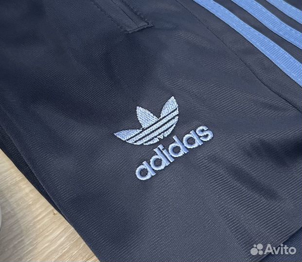 Спортивный костюм adidas из ретро в стиле 90х