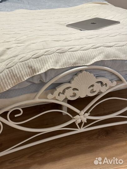 Кровать полутороспальная