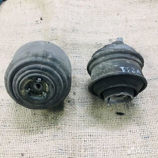 Подушка двигателя Mercedes w211 M271