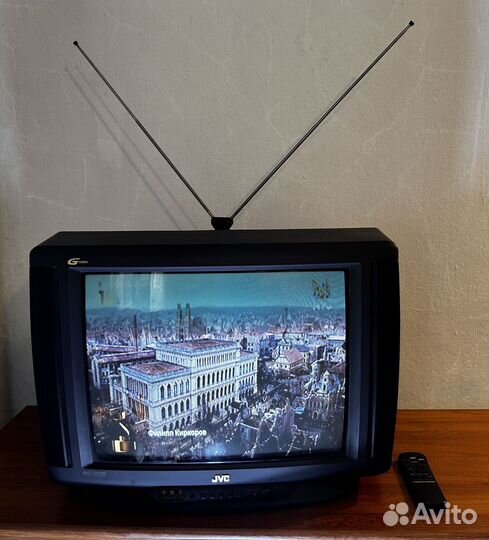 Телевизор JVC-G21T в рабочем состоянии