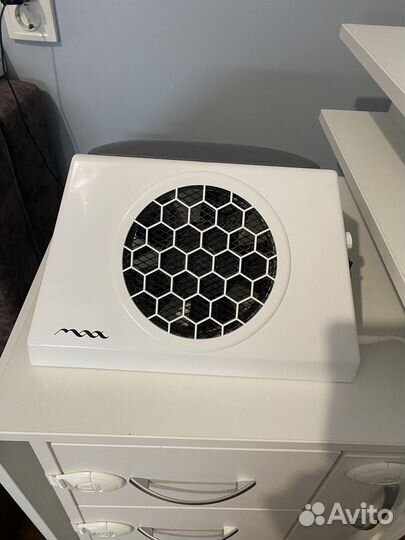 Настольная вытяжка для маникюра