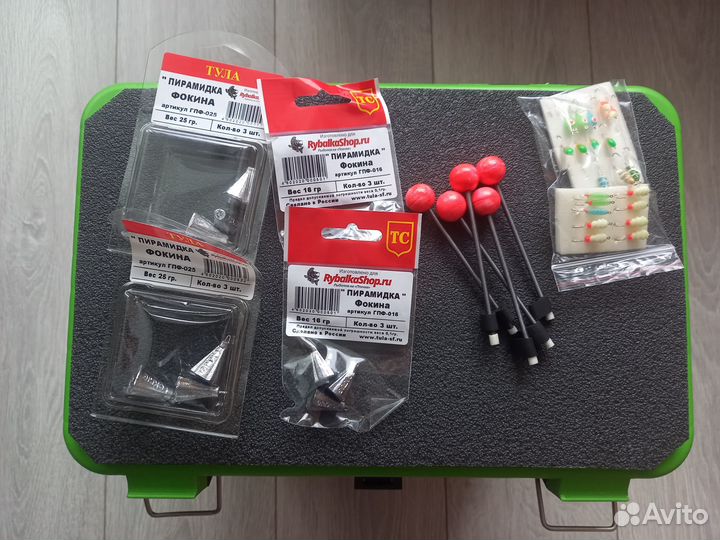 Зимний рыболовный ящик, черпак, удочки на корюшку