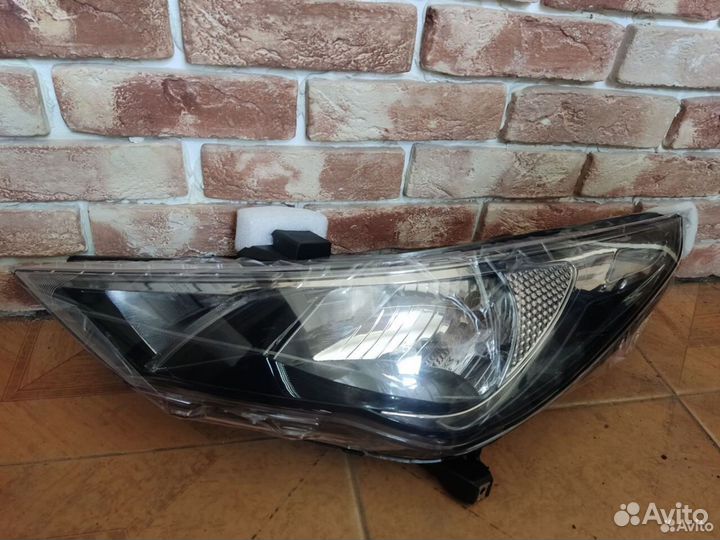 Фара передняя Hyundai Solaris