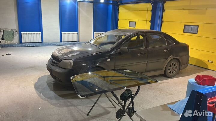 Лобовое стекло на Шевроле Лачетти