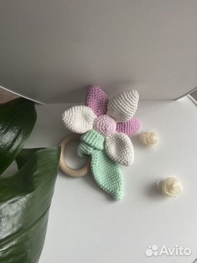 Деревянные грызунки цветочек