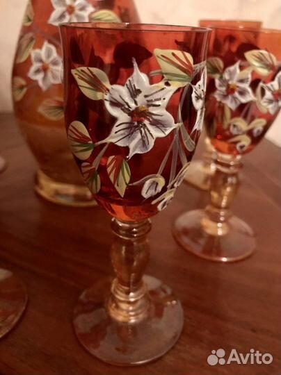 Старинный набор - графин и 6 рюмок