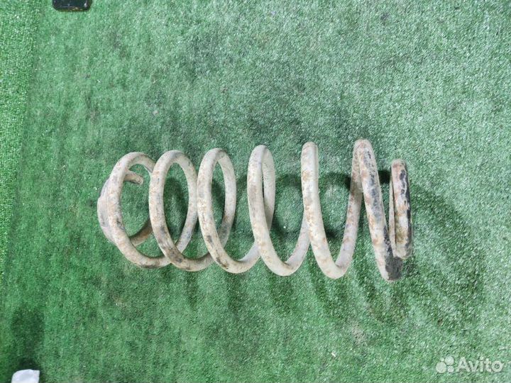 Задняя пружина Jeep Grand Cherokee WJ 2002