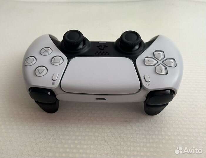 DualSense Wireless Controller (PS5)