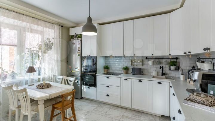 3-к. квартира, 81,2 м², 9/14 эт.