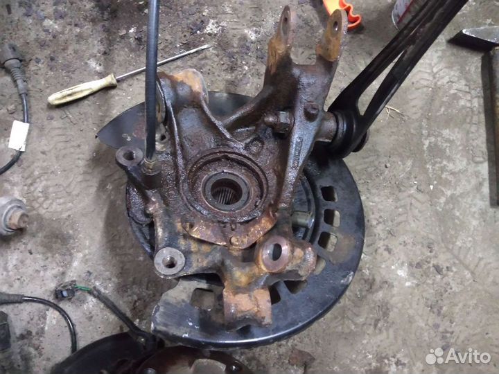 Volkswagen Touareg кулак задний