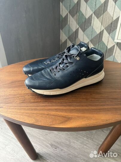 Кроссовки Beyond