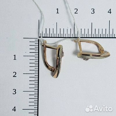 Золотые серьги с бриллиантом