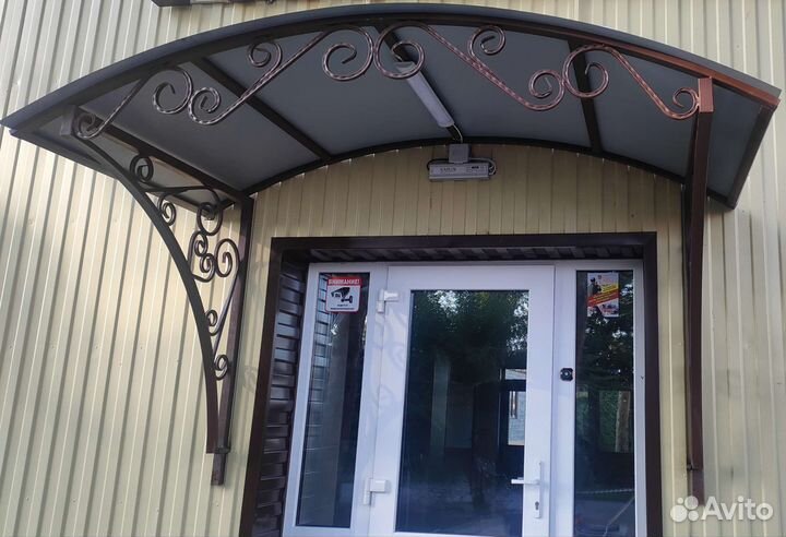 Козырек над крыльцом из металла