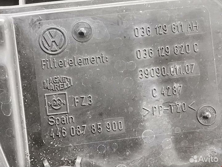 Корпус воздушного фильтра Volkswagen Golf 3 2000