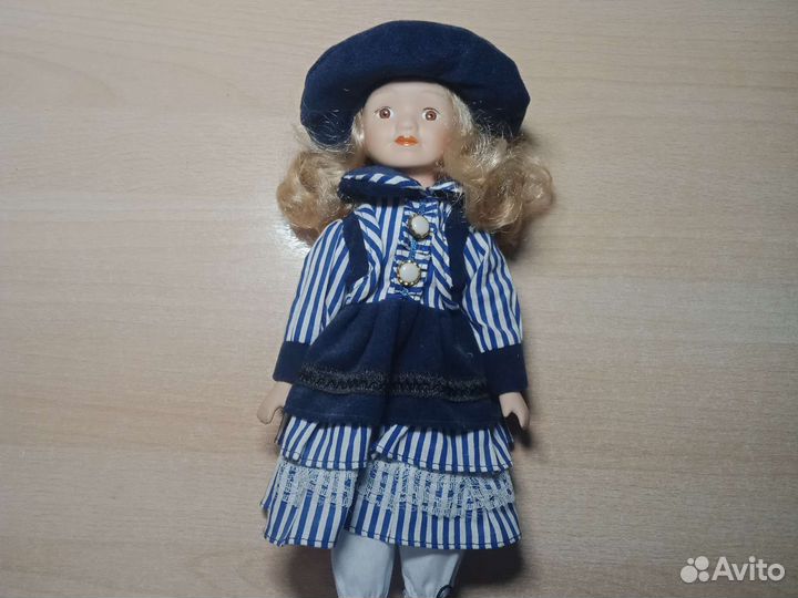 Кукла фарфоровая коллекционная