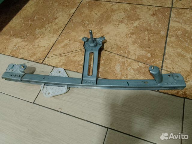 Стеклоподъемник правый механический renault logan