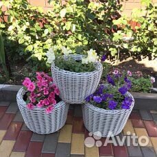 Кашпо из искусственного ротанга