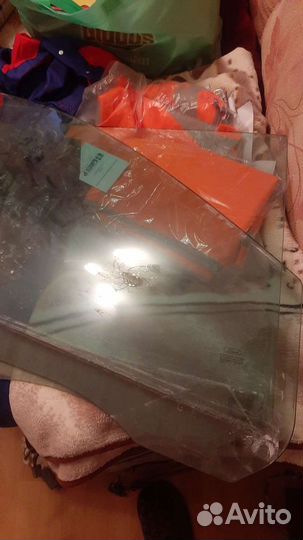 Стекло переднее правое и заднее правое Форд фокус