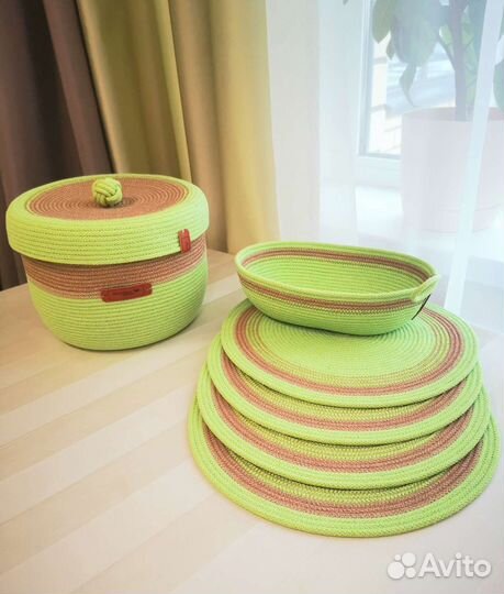 Сервировочный набор: салфетки, хлебница, корзина