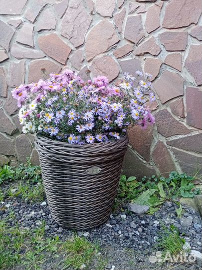 Кашпо из искусственного ротанга