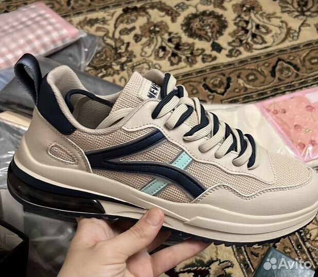 Продаю новые кроссовки