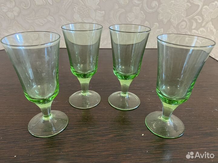 Рюмка из зелёного стекла СССР