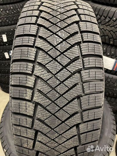 Pirelli Ice Zero FR 225/45 R18 95H