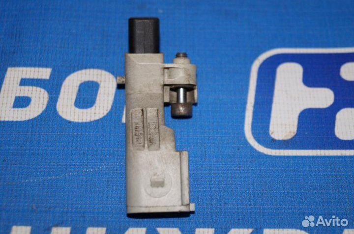 Датчик положения коленвала Skoda Yeti кроссовер