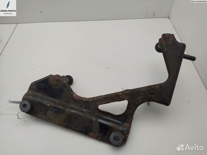 Кронштейн крепления 2123200143 на Mercedes W212 (E)