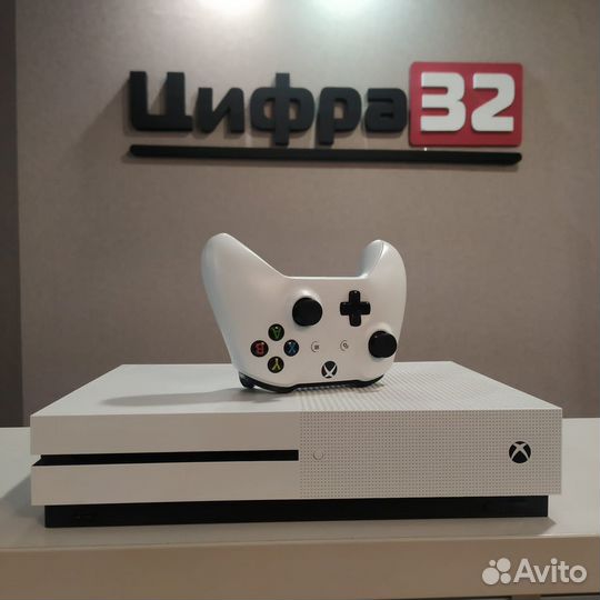 Microsoft Xbox One S 1Tb, комплект