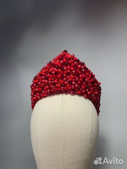 Кокошник красный