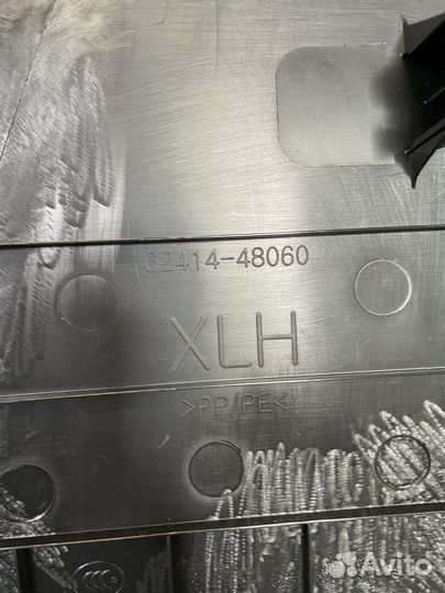 Обшивка стойки левая Lexus RX4 GYL25