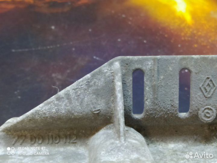 Кронштейн впускного коллектора Renault Scenic