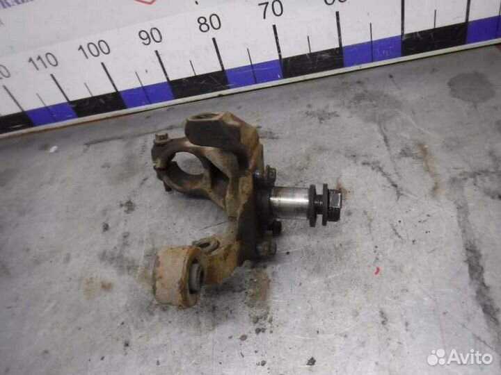 Кулак задний правый Ford Mondeo 2 1.6 1997