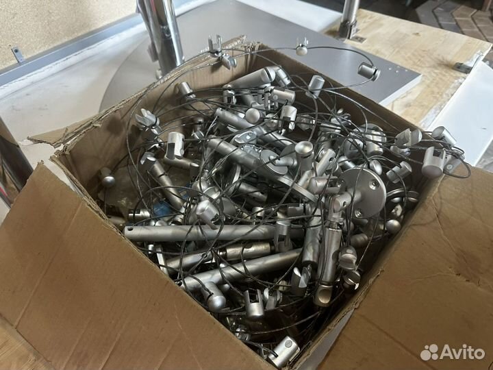 Полки подвесные стеклянные 25 шт на проволоке