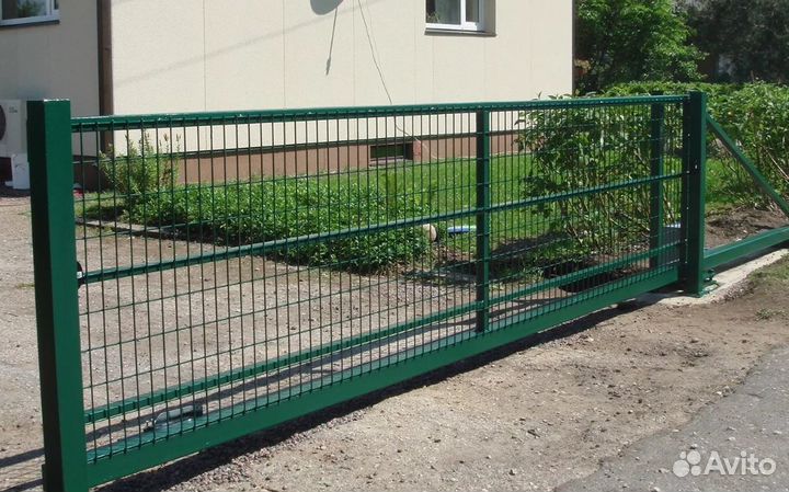 Забор из 3D сетки с металлическими столбами качест