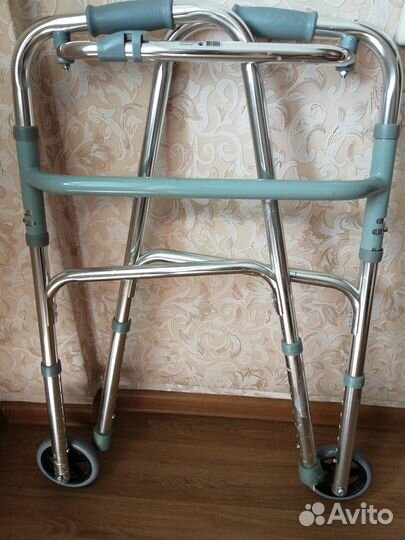 Ходунки для взрослых с колесами