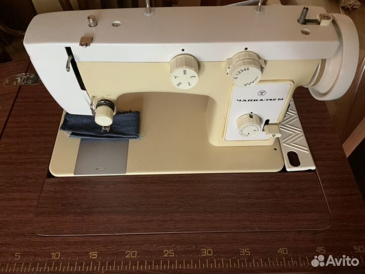 Швейная машинка чайка 142м