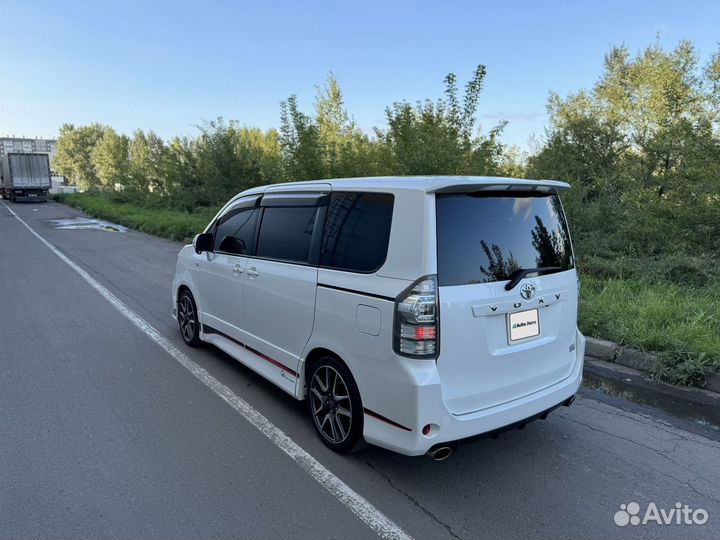 Toyota Voxy 2.0 CVT, 2011, 128 777 км