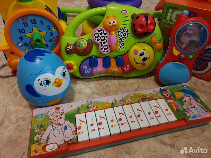 Игрушки и книжки для малышей