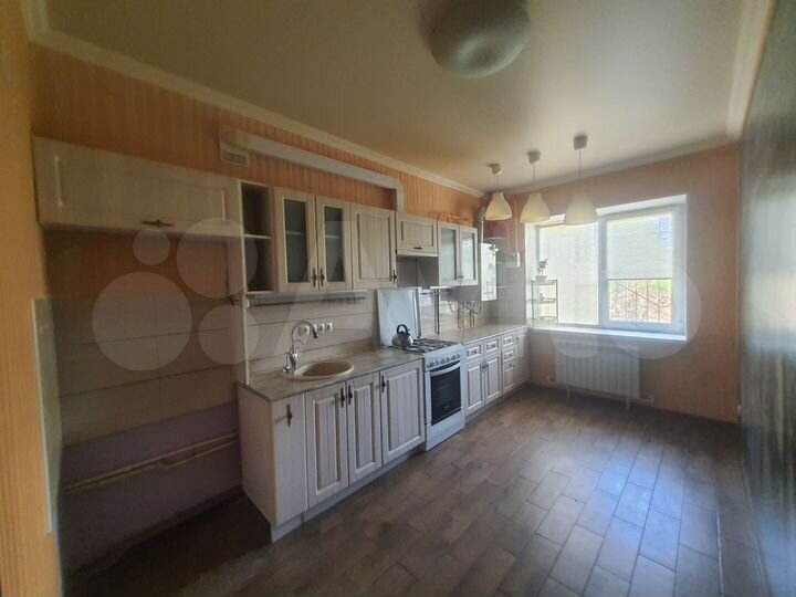 2-к. квартира, 52 м², 2/4 эт.