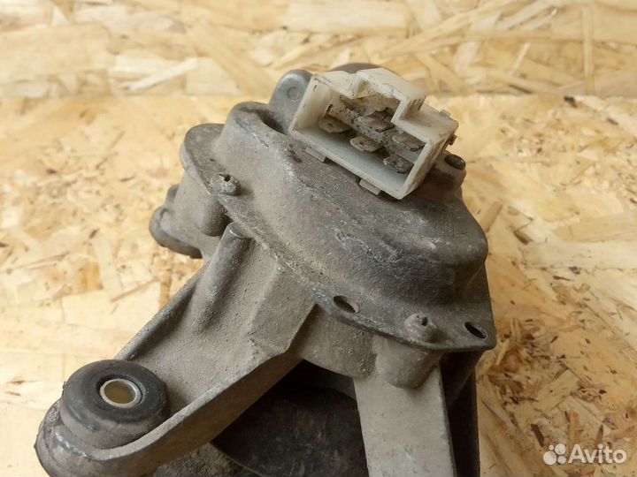 Моторчик переднего дворника Nissan Primera P11