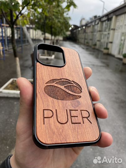 Деревянный чехол на iPhone