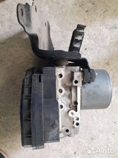 Блок ABS Toyota Rav4 2.4 2011
